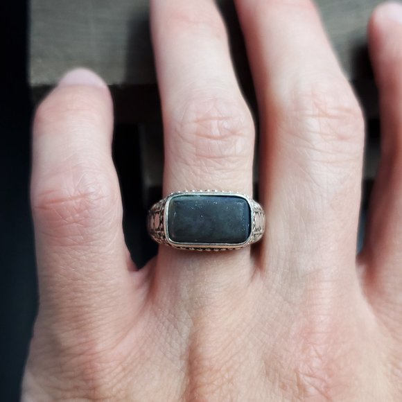 Size 8 Sterling Silver Fancy Scrolled Dark Shell Ring - Picture 1 of 8